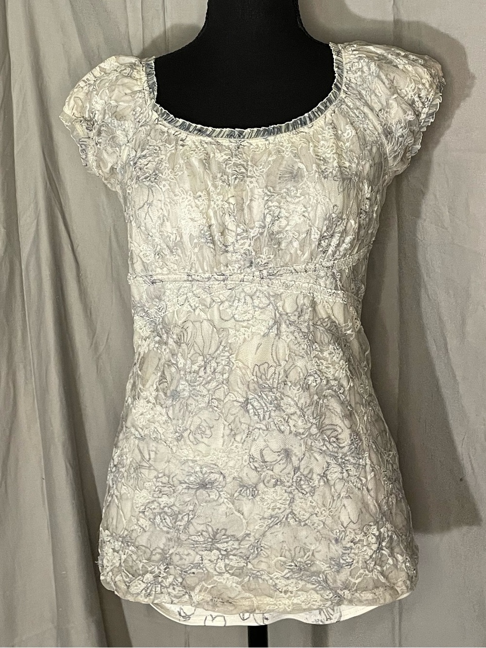Maurices Y2K Ivory Lace-Overlay Cap Sleeve Top